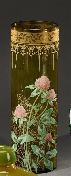 null MONTJOYE (attribué à)
Vase tubulaire en verre vert à décor de chardons fleuris...