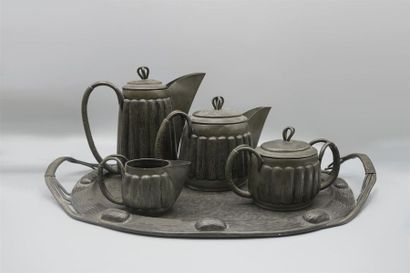 null Albert CHEZAL
Service à thé et à café avec leur plateau en étain se composant...