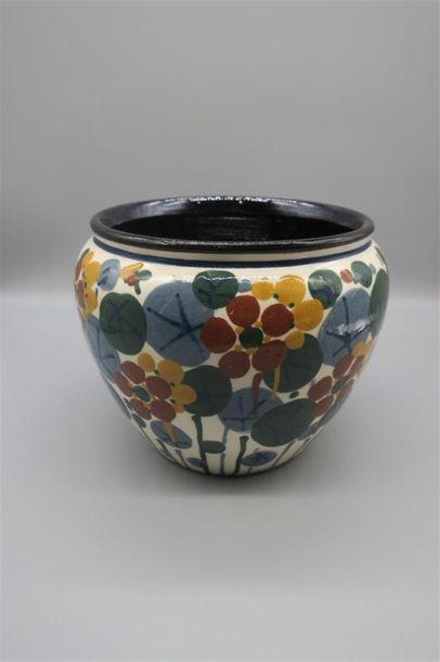 null Paul JACQUET (1883-1968)
Vase ovoïde à petit col annulaire entièrement rehaussé...
