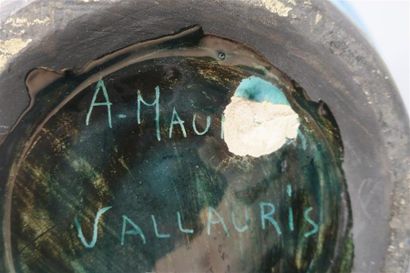 null Alain MAUNIER - VALLAURIS
Vase en céramique à corps ovoïde et petit col annulaire....
