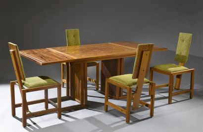 null André SORNAY (1902-2000) 
Suite de quatre chaises en bois massif à fin dossier...