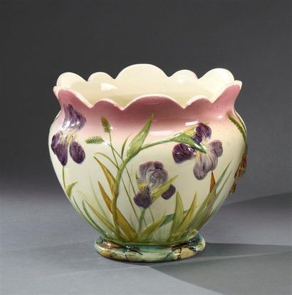 null Honoré-Delphin MASSIER (1836-1907) - VALLAURIS
Cache pot " Iris & Tulipes "...