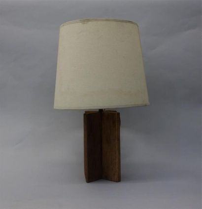 TRAVAIL MODERNE
Lampe de table en chêne massif...