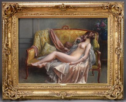 null Delphin Enjolras (1857-1945).
Nu allongé sur un canapé.
Huile sur toile.
Signé...