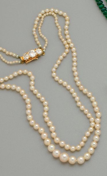 null Collier double rang de perles fines en chute, diamètre 1,8-6,9 mm, le fermoir...
