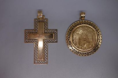 null Lot de bijoux religieux en or jaune 18K (750/oo) comprenant un pendentif rond...