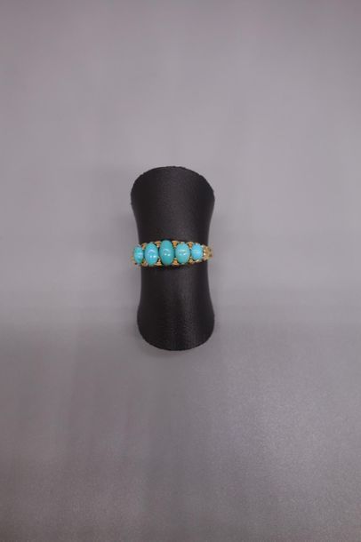 null Bague Jarretière ancienne en or jaune 18K (750/oo) ornée de cinq cabochons de...