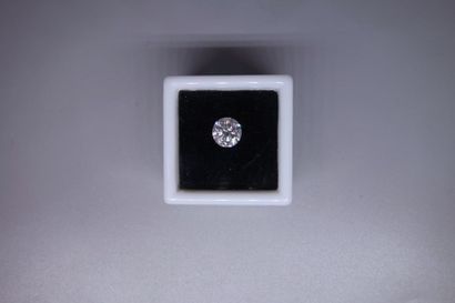 null Diamant taille brillant pesant 1,20 ct couleur E pureté VVS2, sans fluorescence....