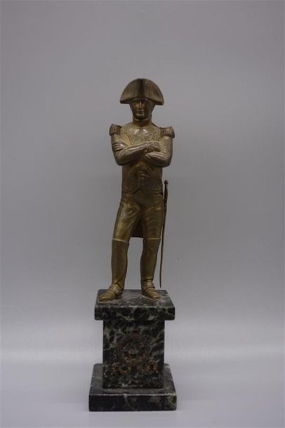 Sculpture en bronze doré figurant Napoléon....