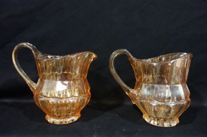 null Paire de carafes en verre teinté. 
H. 18 cm. 