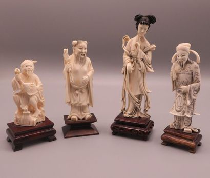 4 OKIMONOS en ivoire sculpté. H. 8 à 13 ...