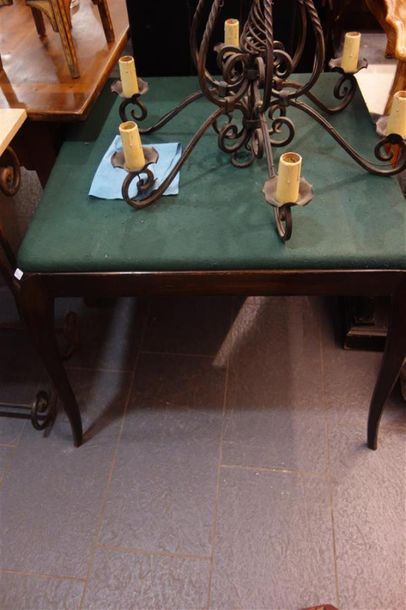null Table à jeux en bois noirci vers 1940. 