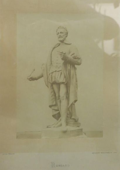 null Photographie de Delmaet Durandelle figurant une statue d'Henri IV d'après I...