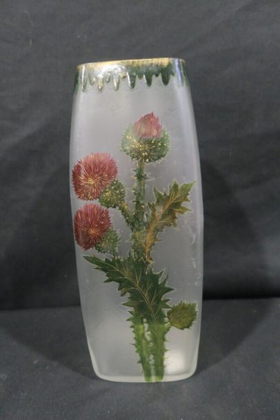 null Vase en verre à base carré à décor de chardons. 