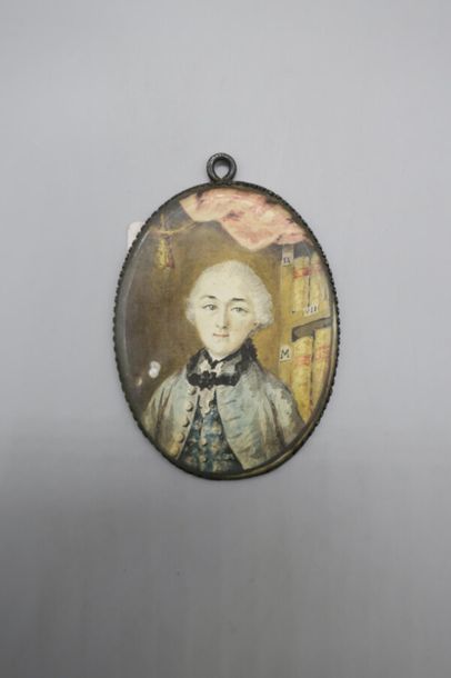 null Petite miniature encadrée représentant un portrait d'homme.
H. 8 cm. 
