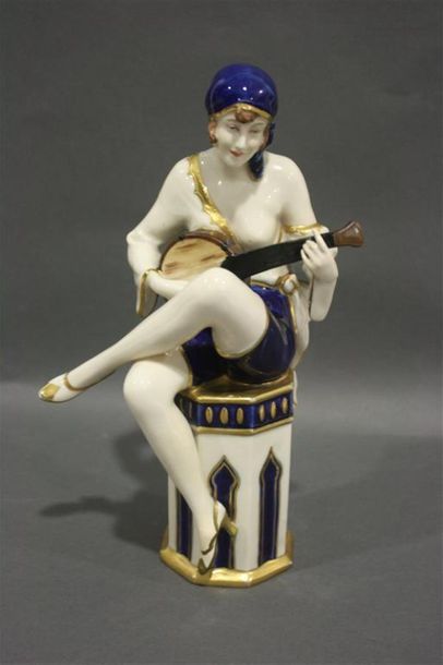 Royal Dux 
Statuette en porcelaine polychrome...