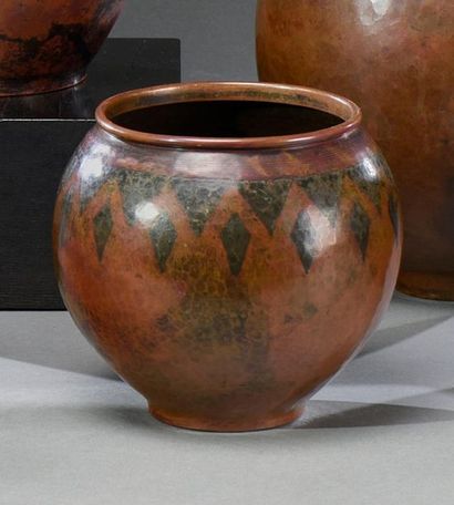 Claudius LINOSSIER (1893-1953)
Vase en dinanderie...
