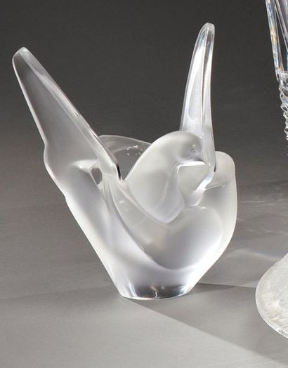 null CRISTAL LALIQUE
Vase " Sylvie ". Épreuve en cristal blanc moulé pressé satiné...