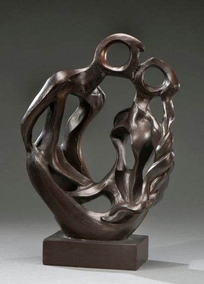 null MARTEL
Le baiser. 
Sculpture en métal patiné brun.
Signée.	
Haut. 32,5 cm
