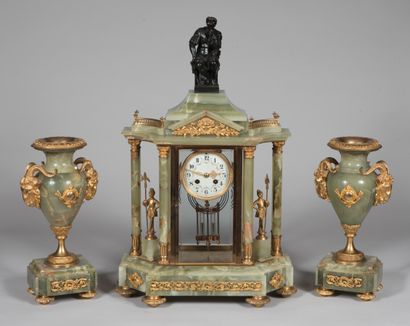 null Garniture de cheminée en onyx et bronze doré dans le style Louis XVI, orné de...