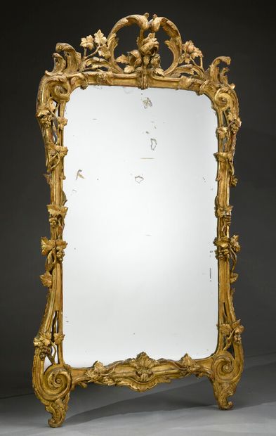 null Grand miroir à parecloses, baguettes d'encadrement en bois sculpté et mouluré...