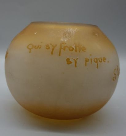 null VESSIERE FRERES (1901-1950) - NANCY 
Vase sphérique à col ouvert. Épreuve en...