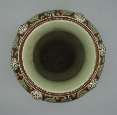 null Théodore DECK (1823-1891)
Vase en céramique à corps balustre ornementé en partie...