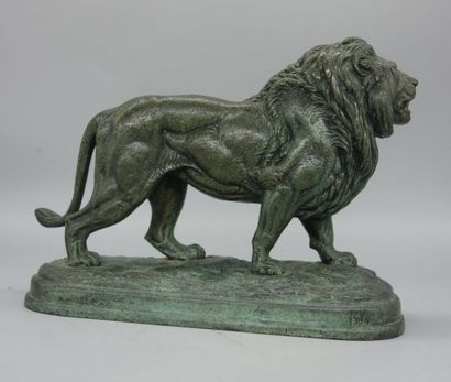 null Édouard DELABRIERRE (1829-1912)
" Lion rugissant ". Épreuve en bronze à patine...