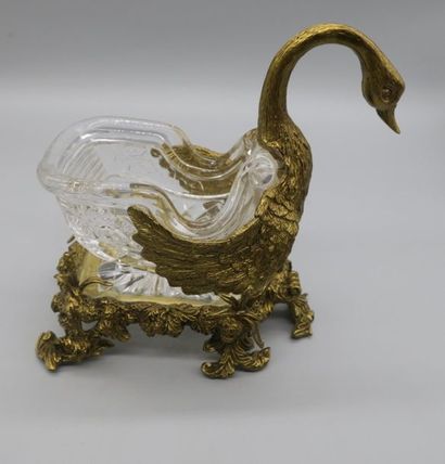 null "Dans le goût de CRESPI" Cygne en bronze et verre Circa 1970 ? H 18.5 x L 17...