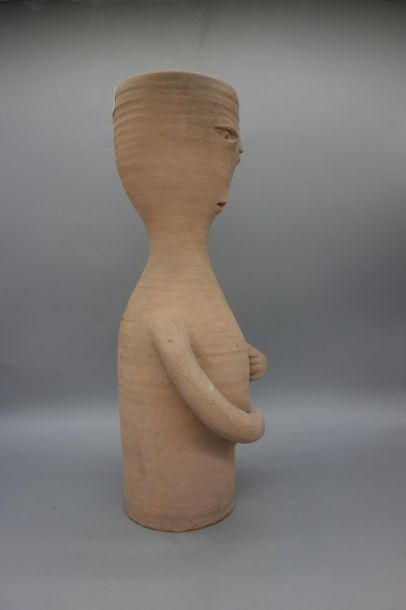 null Michel LUCOTTE (Né en 1931) Sculpture représentant un personnage en terre cuite...