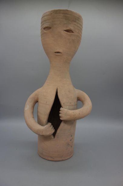 null Michel LUCOTTE (Né en 1931) Sculpture représentant un personnage en terre cuite...