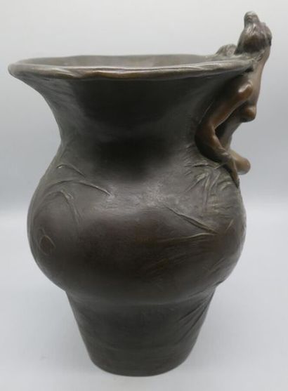null Georges ENGRAND (1852-1936)
Vase en bronze à patine brune nuancée à corps ovoïde...