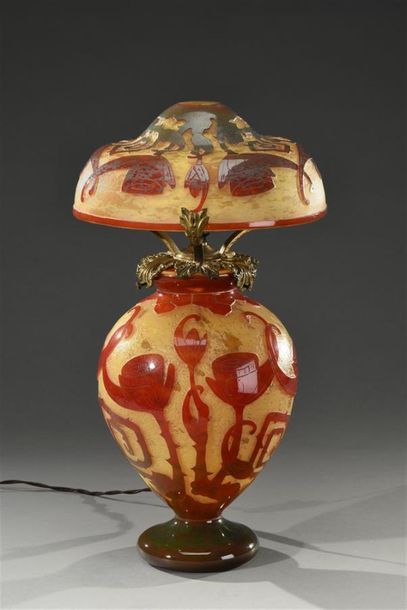 null LE VERRE FRANÇAIS
Vase monté en lampe de table à corps ovoïde épaulé et col...