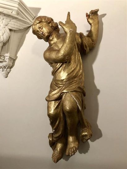 null Importante paire de chérubins en bois sculpté et doré.
XVIIIème siècle 
H. 90...