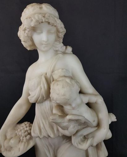 null CLODION, d'après. 
Grande statue en marbre sculpté, représentant une jeune femme...