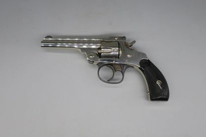 null Revolver S&W 3°ISSUE, 38, 5 coups, chromé, état neuf, long.18cms.