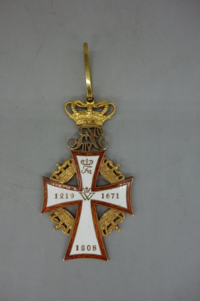null Ordre royal du DANNEBROG du DANEMARK (1671). Croix de commandeur en or, au chiffre...
