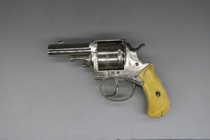 null Revolver BRITISH BULL DOG, 11mms, poinçon liégeois + S étoilé, N°1, gravure,...