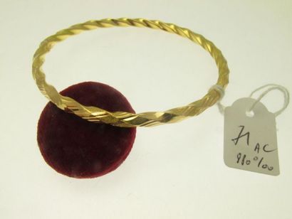 1 bracelet rigide à décor torsadé or 880°/°°,...