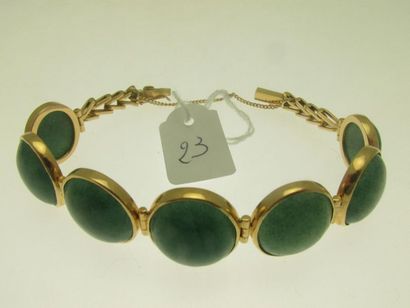 null 1 bracelet monture or orné de 7 cabochons de jade-jadéïte en serti clos, rayures...