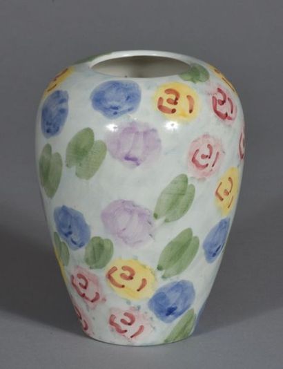 Vase en céramique de forme évase à décor...