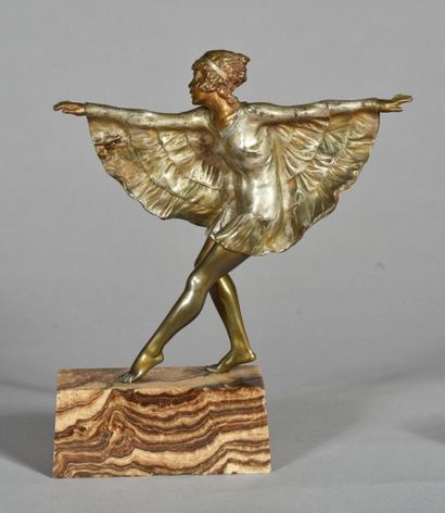 null BRIAND. 
Danseuse, sculpture en bronze à double patine brune et argenté. 
Signée...