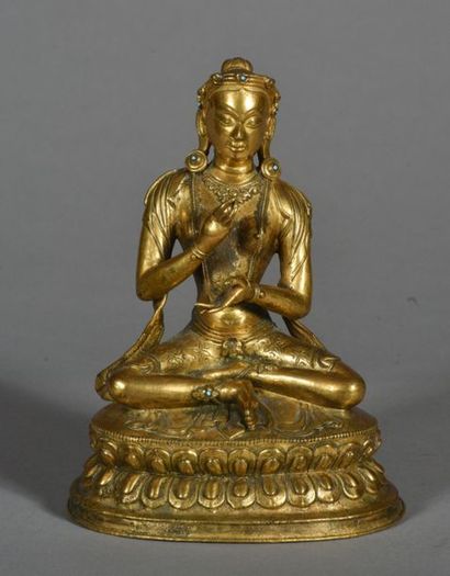  Sujet en bronze doré représentant probablement une forme d'Ekajatâ, la Tara bleue,...