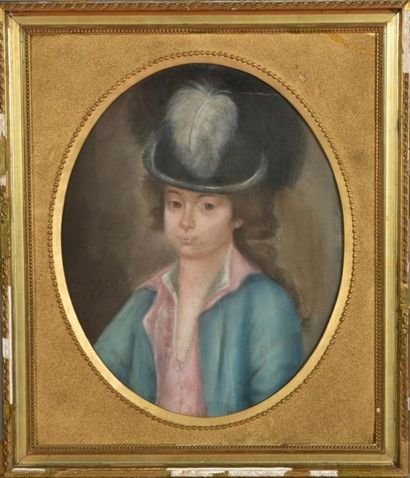  Ecole française du XIXe siècle. Portrait de jeune homme au chapeau noir. Pastel...