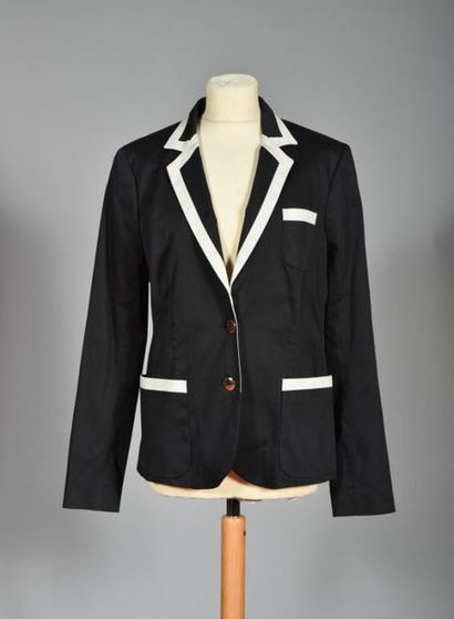 null BLACK LABEL PAUL SMITH. Veste noire, col cranté et trois poches plaquées à finition...