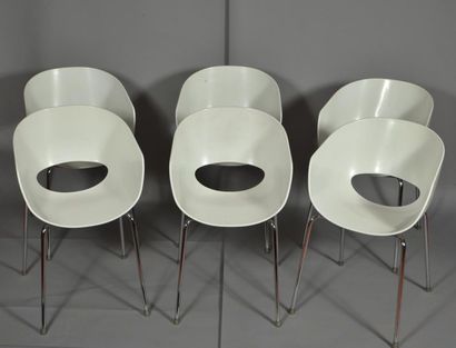 Série de six chaises, coques en polymère...