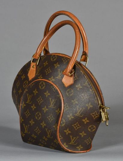 null LOUIS VUITTON. 
Sac Ellipse en toile monogram et cuir naturel, fermeture à glissière...