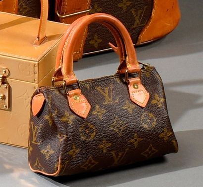 null LOUIS VUITTON. 
Mini sac " Speedy " en toile monogram et cuir naturel, fermeture...