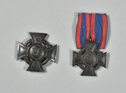 Croix du Mérite de guerre, 1° et 2° classes,...