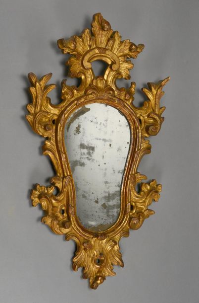 null Pair of mirrors with light arms in carved and gilded wood with foliage and shells....